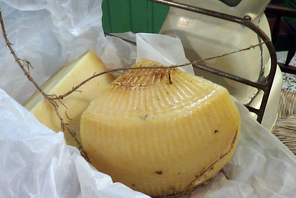 Τυρί του Λάκκου: το καταχθόνιο τυρί της Σερίφου